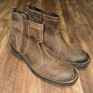 Men’s Clarks Side Zip Boots Brown size is worn off but I believe they are 13
